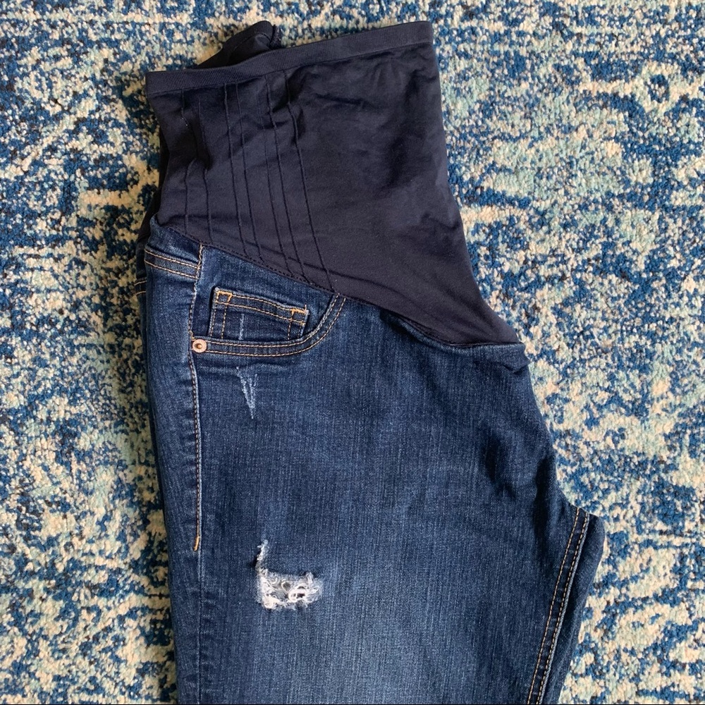 Old Navy Maternity Boyfriend Skinny Jean
